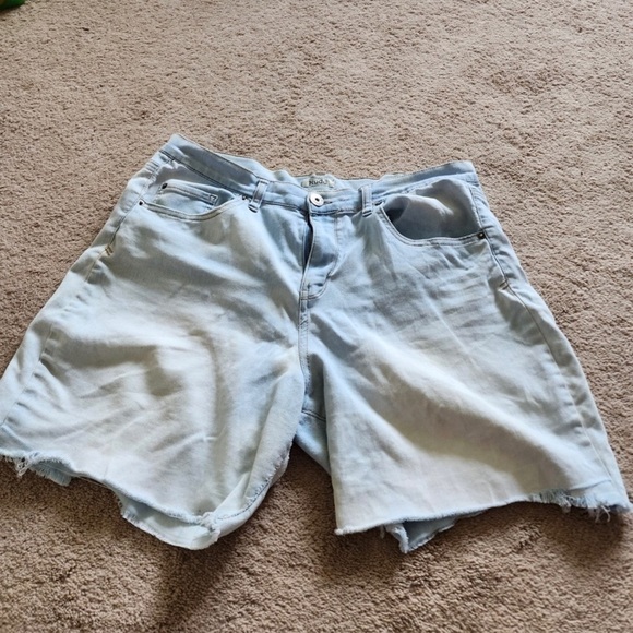 Mudd jean shorts size 17 women’s - Picture 1 of 3